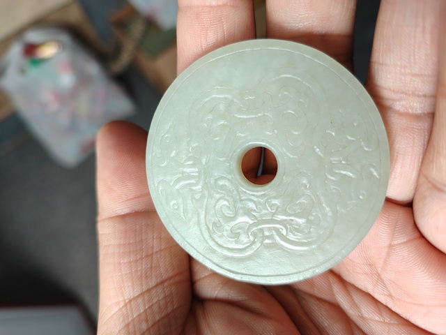 古玩玉器和田玉雙面雕玉璧”拍賣,當前價格998元