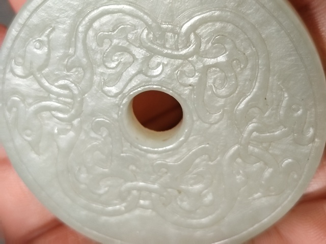 古玩玉器和田玉雙面雕玉璧”拍賣,當前價格998元