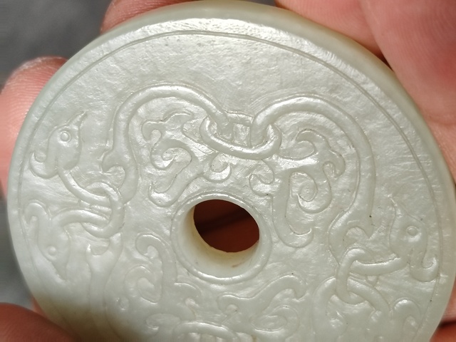 古玩玉器和田玉雙面雕玉璧”拍賣,當前價格998元