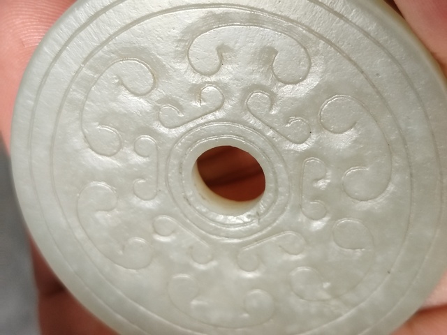 古玩玉器和田玉雙面雕玉璧”拍賣,當前價格998元