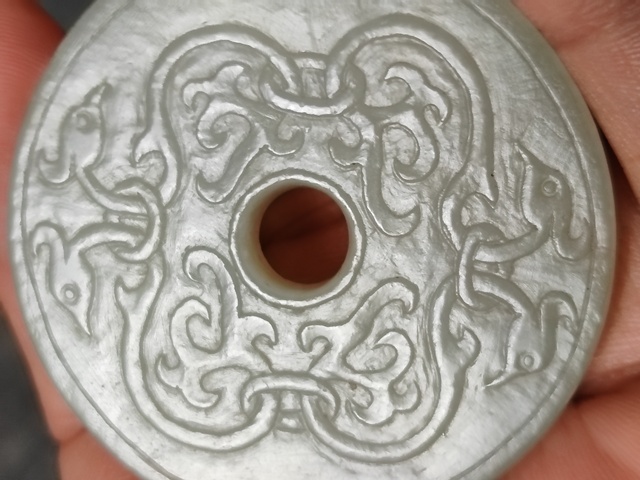 古玩玉器和田玉雙面雕玉璧”拍賣,當前價格998元