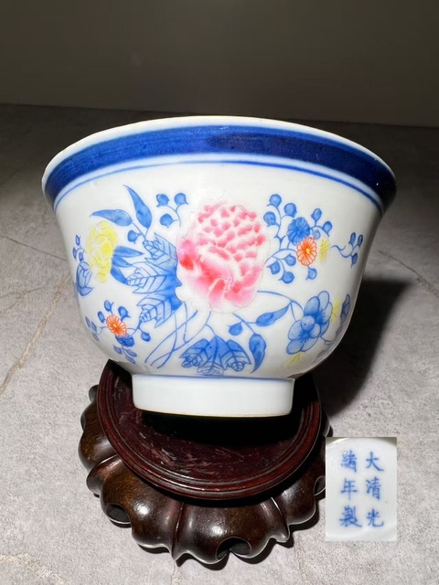 古玩陶瓷（大清光緒年制款）粉彩花卉紋茶碗（官窯制品）拍賣，當(dāng)前價格0元