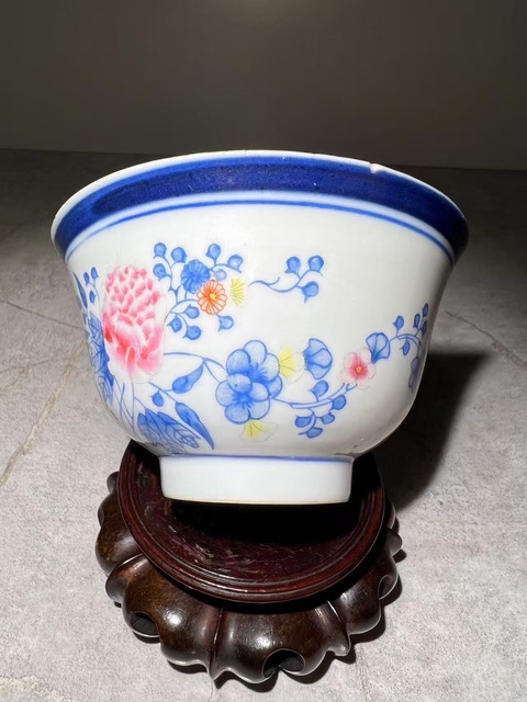 古玩陶瓷（大清光緒年制款）粉彩花卉紋茶碗（官窯制品）拍賣，當(dāng)前價格0元