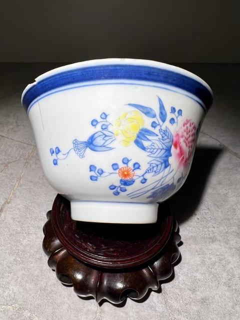 古玩陶瓷（大清光緒年制款）粉彩花卉紋茶碗（官窯制品）拍賣，當(dāng)前價格0元