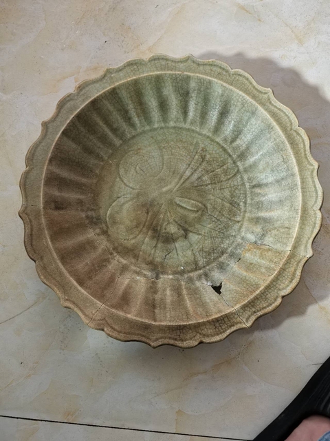 古玩陶瓷龍泉窯/巨無霸/極美刀工/兩圓一尖/菊瓣紋葵口超大盤/名品拍賣,當(dāng)前價格5980元
