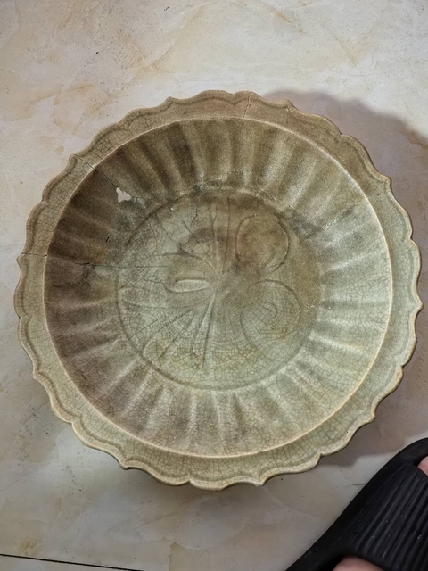 古玩陶瓷龍泉窯/巨無霸/極美刀工/兩圓一尖/菊瓣紋葵口超大盤/名品拍賣,當(dāng)前價格5980元