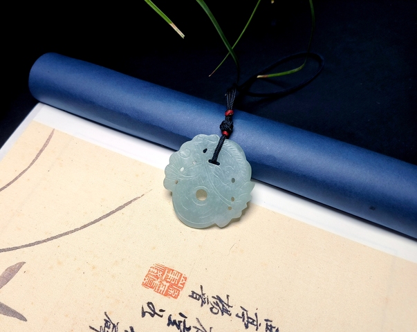 古玩雜項（一口價放漏2800）清代老冰種翡翠玉佩拍賣，當前價格2800元