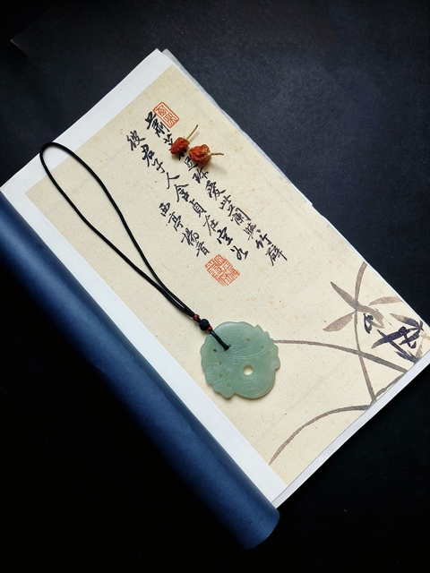 古玩雜項（一口價放漏2800）清代老冰種翡翠玉佩拍賣，當前價格2800元