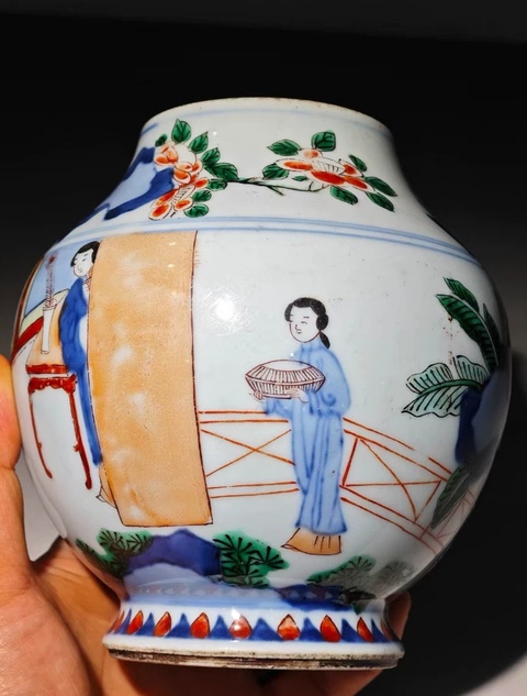 古玩陶瓷青花五彩人物罐真品鑒賞圖