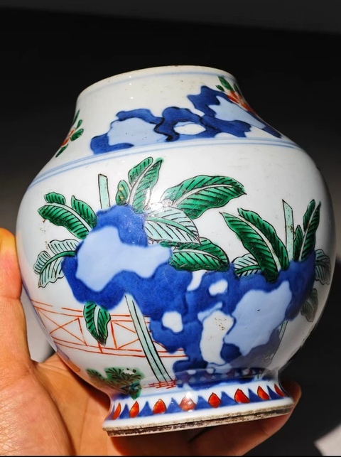 古玩陶瓷青花五彩人物罐真品鑒賞圖