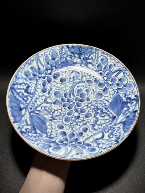 古玩陶瓷青花纏枝花卉紋臥盤真品鑒賞圖