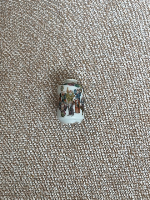 古玩陶瓷粉彩人物故事鼻煙壺真品鑒賞圖