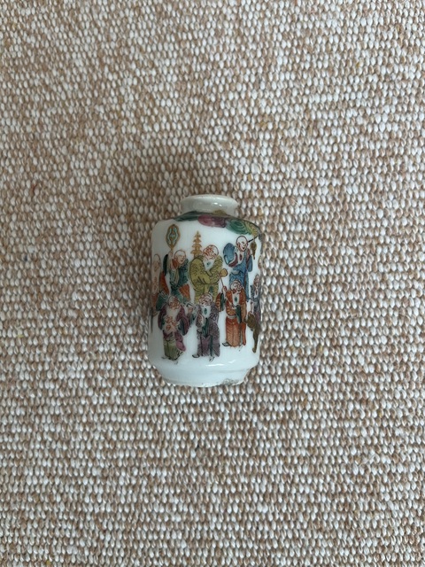 古玩陶瓷粉彩人物故事鼻煙壺真品鑒賞圖