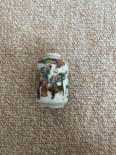 古玩陶瓷粉彩人物故事鼻煙壺真品鑒賞圖