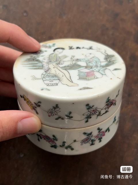 古玩陶瓷三娘教子圖粉彩蓋盒真品鑒賞圖