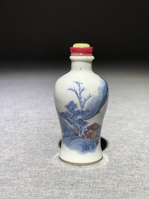 古玩陶瓷青花釉里紅山水人物鼻煙壺真品鑒賞圖