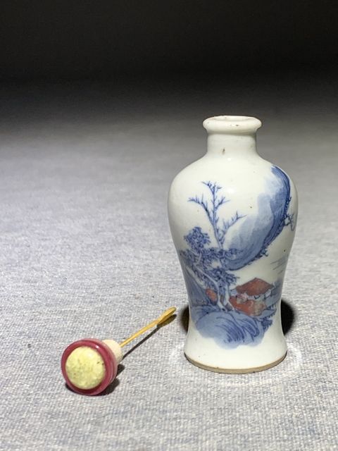 古玩陶瓷青花釉里紅山水人物鼻煙壺真品鑒賞圖