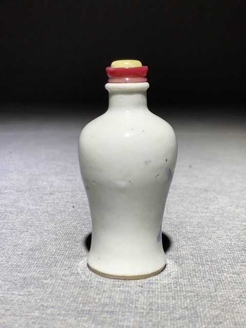 古玩陶瓷青花釉里紅山水人物鼻煙壺真品鑒賞圖