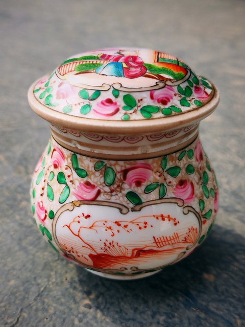 古玩陶瓷廣彩人物紋蓋罐真品鑒賞圖