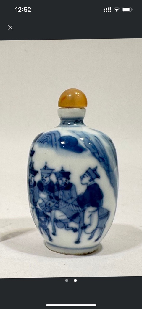 古玩陶瓷人物紋青花鼻煙壺真品鑒賞圖