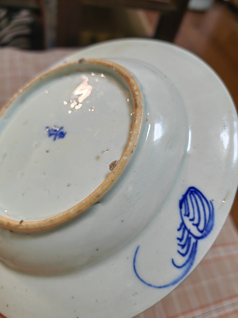 古玩陶瓷花蝶吉語紋青花盤真品鑒賞圖