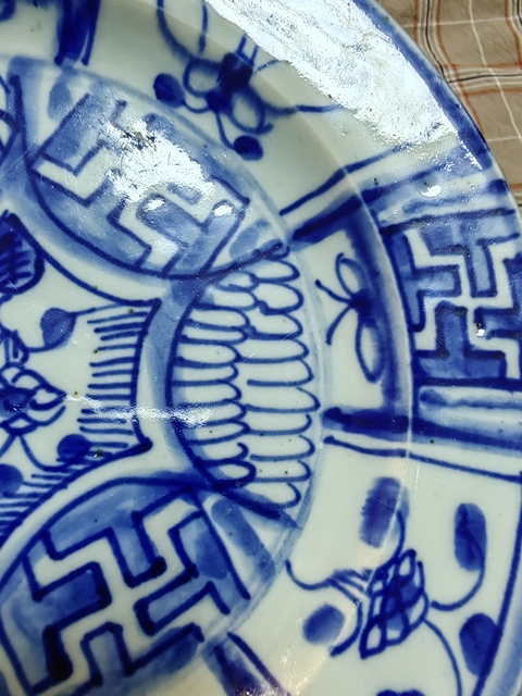 古玩陶瓷花蝶吉語紋青花盤真品鑒賞圖