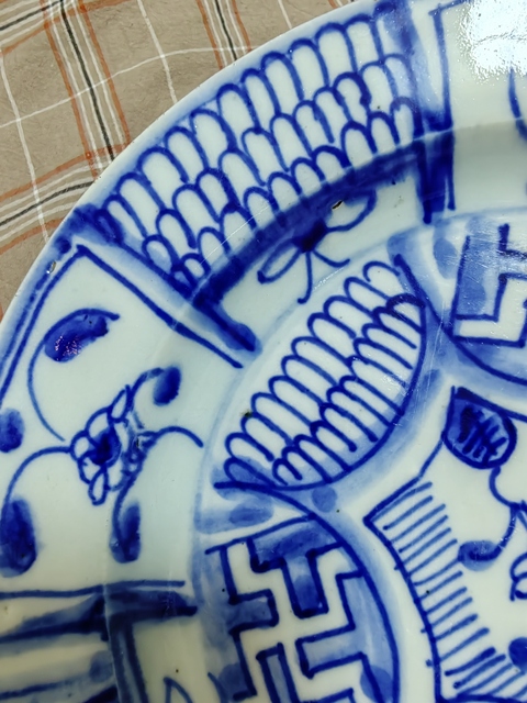 古玩陶瓷花蝶吉語紋青花盤真品鑒賞圖