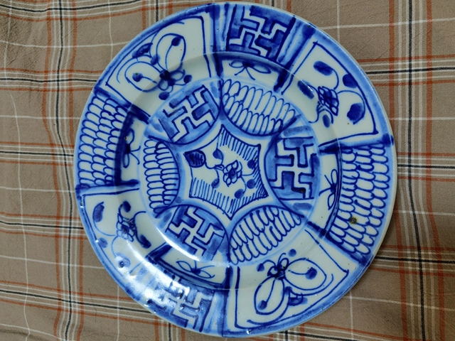 古玩陶瓷花蝶吉語紋青花盤真品鑒賞圖