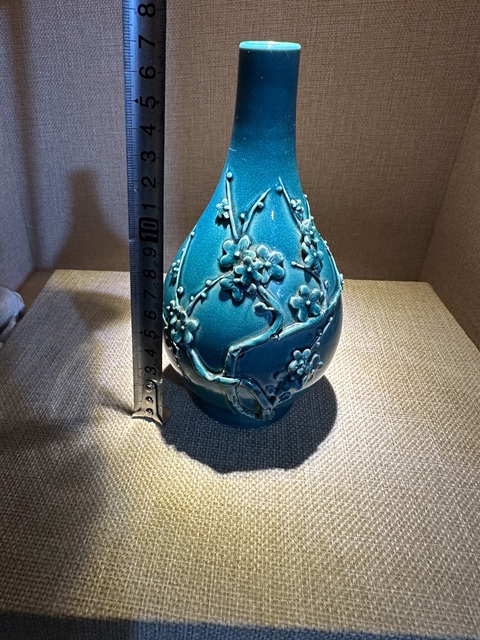 古玩陶瓷孔雀藍瓶真品鑒賞圖