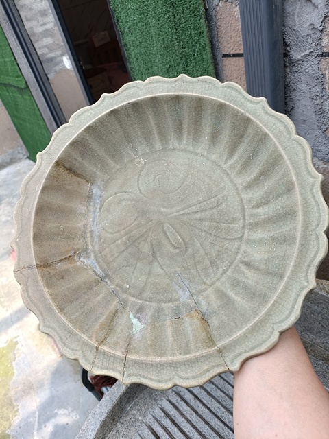 古玩陶瓷龍泉窯/巨無霸/極美刀工/兩圓一尖/菊瓣紋葵口超大盤/名品拍賣,當(dāng)前價格5980元