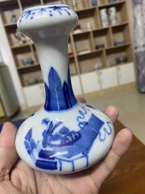 古玩陶瓷晚清博古圖青花洗口瓶真品鑒賞圖