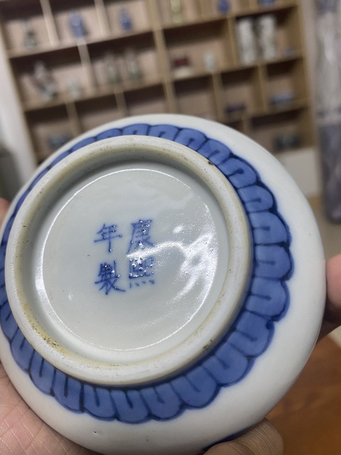 古玩陶瓷晚清博古圖青花洗口瓶真品鑒賞圖