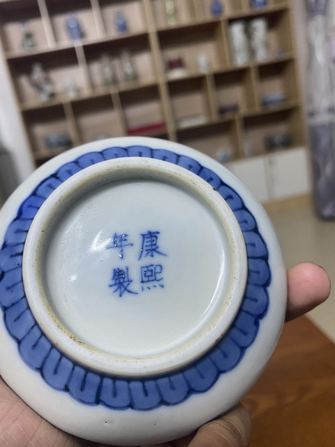 古玩陶瓷晚清博古圖青花洗口瓶真品鑒賞圖