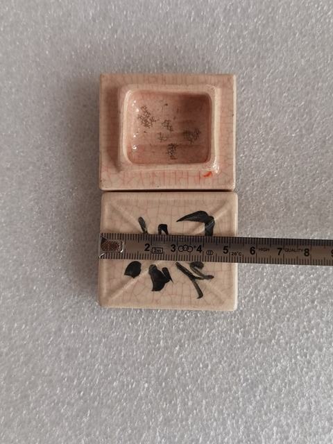 古玩陶瓷文字蓋盒拍賣,當(dāng)前價(jià)格150元