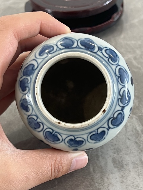 古玩陶瓷花卉紋青花罐真品鑒賞圖