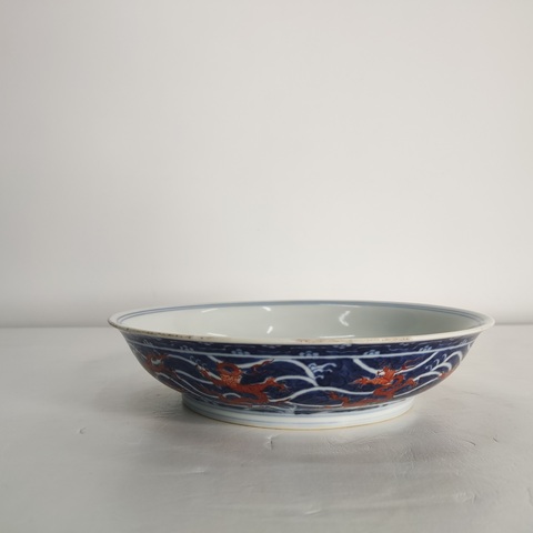 古玩陶瓷青花礬紅海水九龍紋臥盤真品鑒賞圖