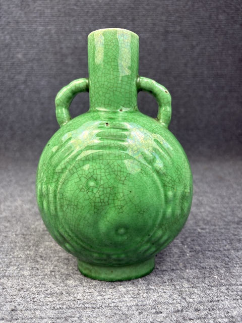 古玩陶瓷綠哥釉暗刻八卦紋雙耳抱月瓶拍賣，當前價格4588元