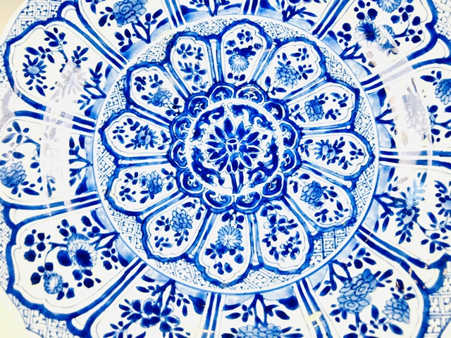 古玩陶瓷清康熙·青花花卉開窗折沿盤真品鑒賞圖