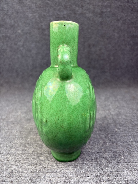 古玩陶瓷綠哥釉暗刻八卦紋雙耳抱月瓶拍賣，當前價格4588元