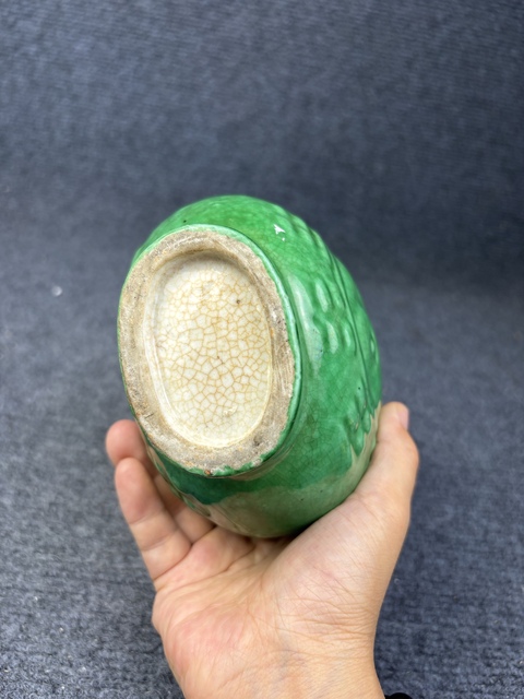 古玩陶瓷綠哥釉暗刻八卦紋雙耳抱月瓶拍賣，當前價格4588元