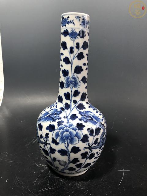 古玩陶瓷青花龍穿花紋長頸瓶拍賣，當前價格3800元