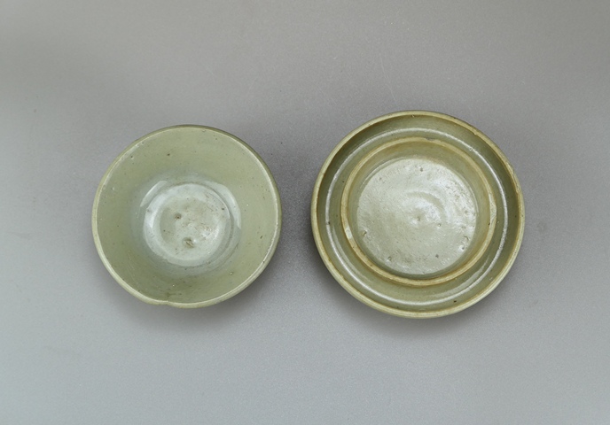 古玩陶瓷明代·青釉盞托真品鑒賞圖