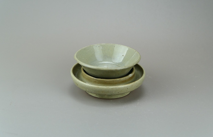 古玩陶瓷明代·青釉盞托真品鑒賞圖