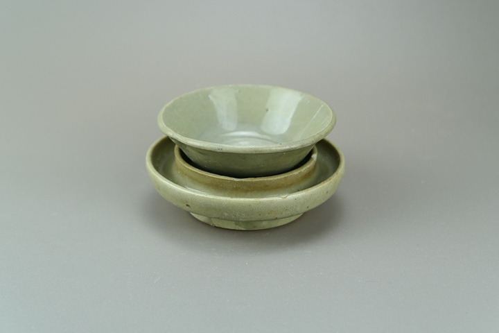 古玩陶瓷明代·青釉盞托真品鑒賞圖
