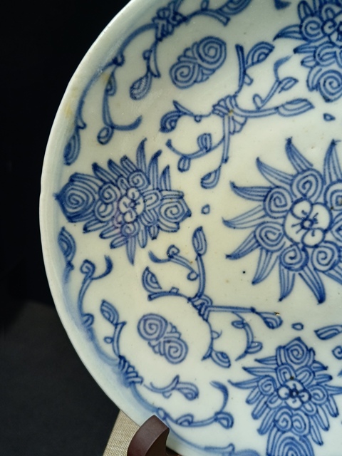 古玩陶瓷（全品）清中期嘉道青花纏枝蓮花卉盤直徑18.5cm拍賣，當前價格550元