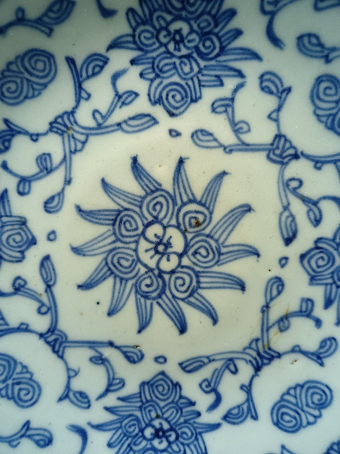 古玩陶瓷（全品）清中期嘉道青花纏枝蓮花卉盤直徑18.5cm拍賣，當前價格550元