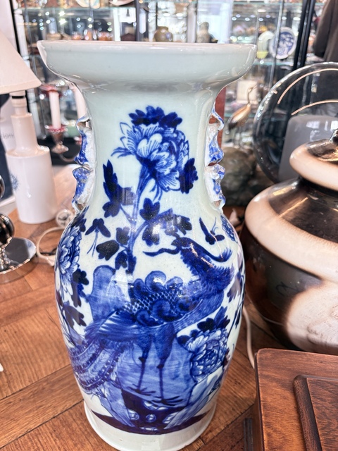 古玩陶瓷花鳥紋青花瓶真品鑒賞圖