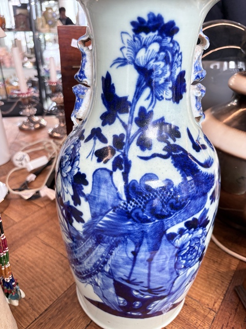 古玩陶瓷花鳥紋青花瓶真品鑒賞圖