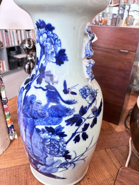 古玩陶瓷花鳥紋青花瓶真品鑒賞圖