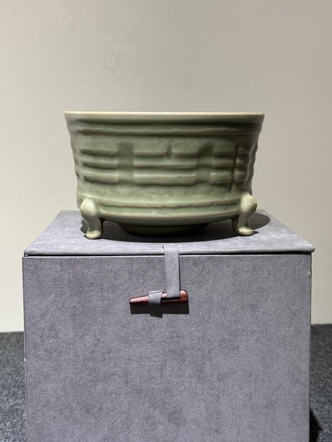 古玩陶瓷龍泉青瓷行爐真品鑒賞圖
